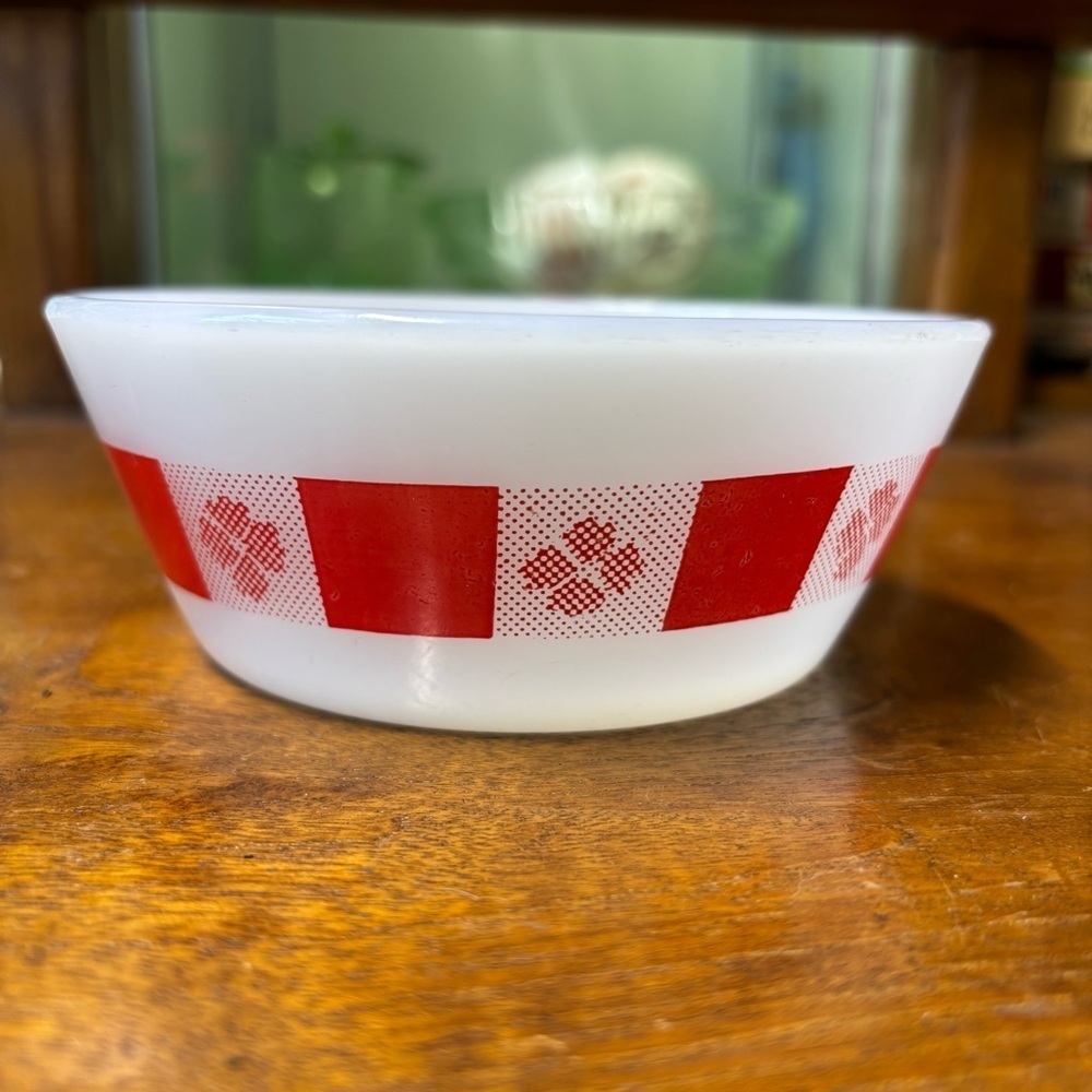 Mint condition vintage Federal Glass Midcentury red gingham bowl
